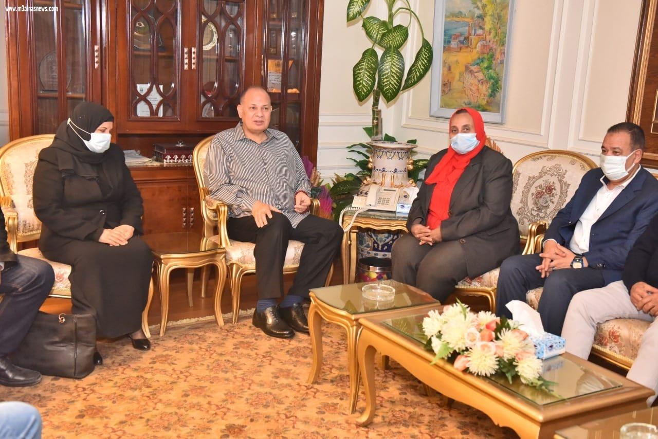 محافظ أسيوط يلتقي وفد وزارة الزراعة لدعم جهود التوعية بأهمية الري الحديث والتسميد الحيوي وأهمية تدوير المخلفات الزراعية