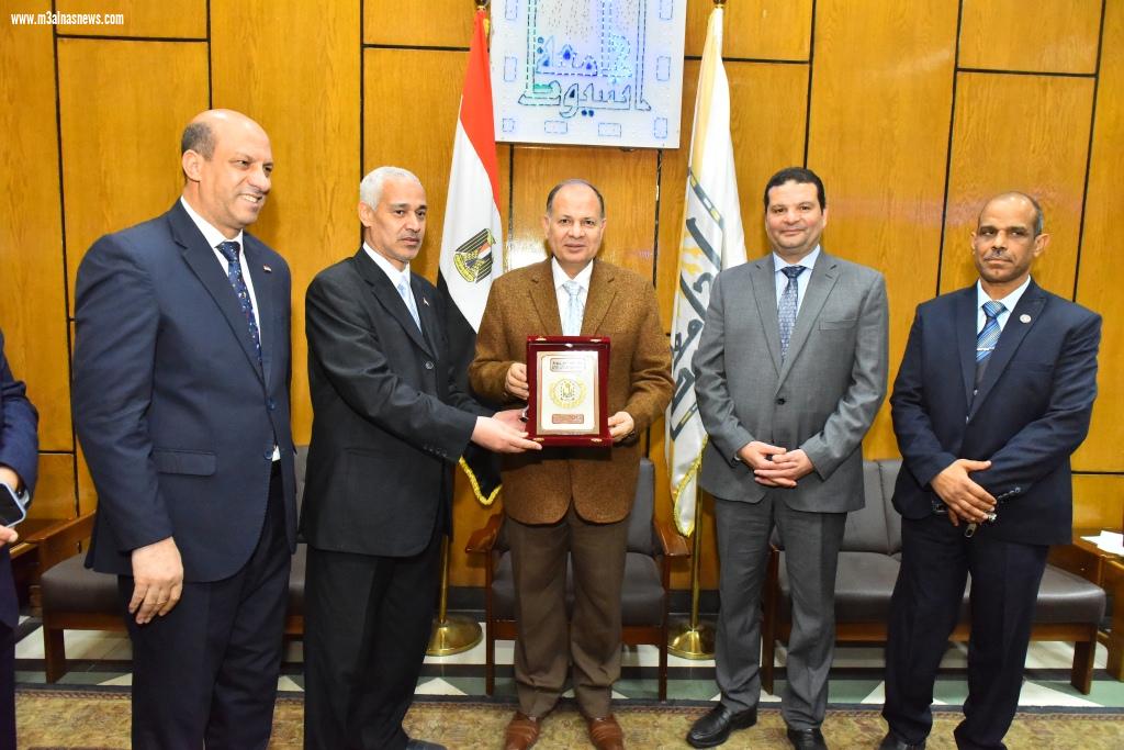 نائب وزير المالية ومحافظ أسيوط يفتتحان أعمال تطوير ورفع كفاءة مبنى المديرية المالية