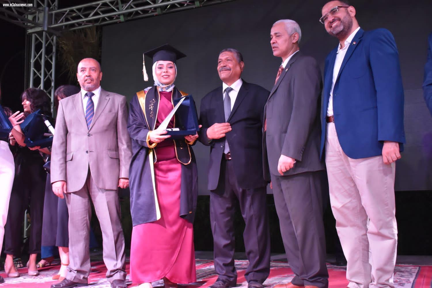  نقيب مهندسي أسيوط ونائب رئيس جامعه لشؤون التعليم والطلاب يشارك في حفل خريجي الفنون الجميلة