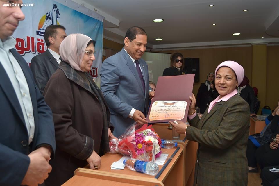 محافظ الغربية يطالب المرأة بالنزول والمشاركة في انتخابات المحليات والوظائف القيادية