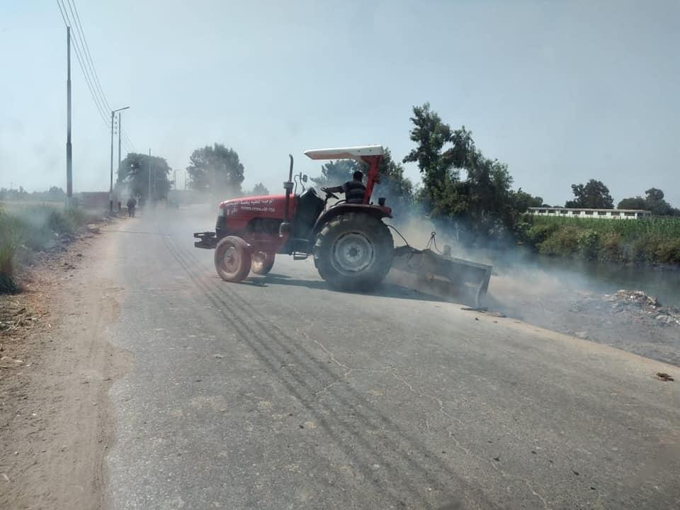 رؤساء المراكز والمدن يشرفون على حملات النظافة لرفع المخلفات وتحسين كفاءة الإنارة