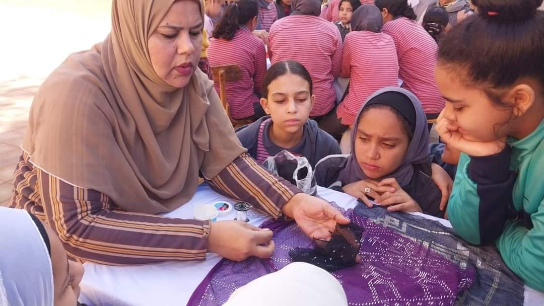 إقبال جماهيري كبير علي قافلة مدارسنا بالألوان لثقافة أحمد بهاء الدين