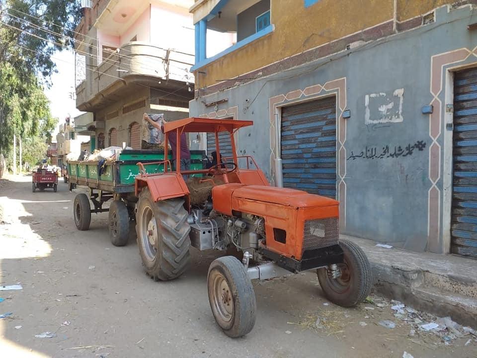 رؤساء المراكز والمدن يشرفون على حملات النظافة لرفع المخلفات وتحسين كفاءة الإنارة