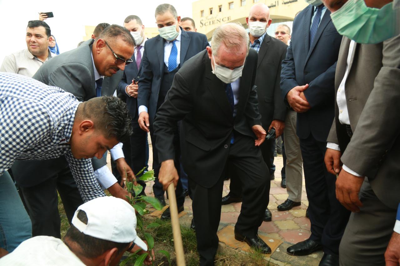 محافظ كفر الشيخ ورئيس الجامعة يثنون على العروض الرياضية للجامعات المصرية