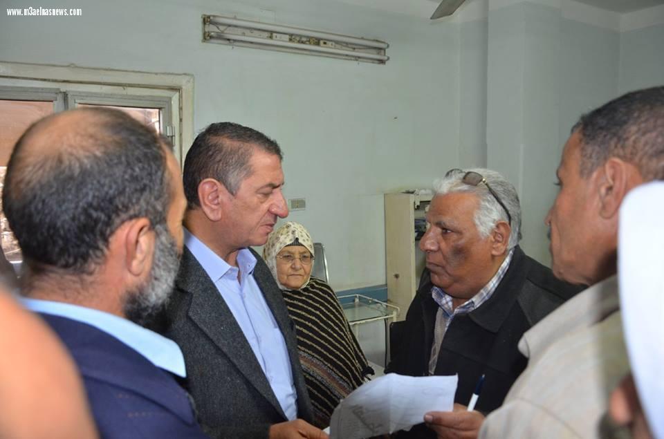 محافظ كفر الشيخ يحيل 11 من العاملين بالتأمين الصحى للتحقيق لتغيبهم عن العمل