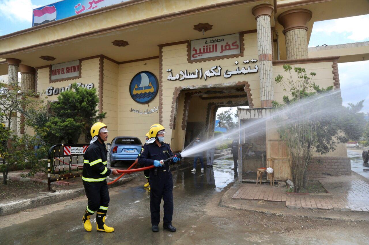 الحماية المدنية بكفرالشيخ تشارك بحملات تطهير وتعقيم شوارع المحافظة