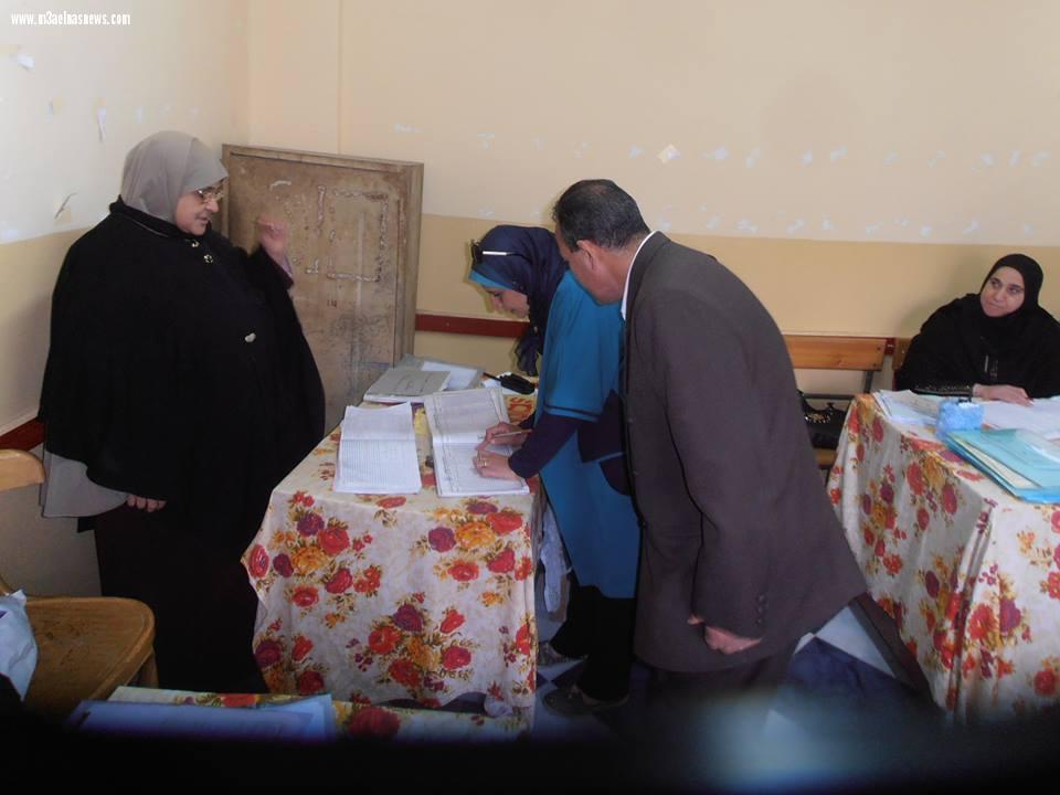 رئيس مدينة الحامول في زيارة مفاجئة لمدرسة الحامول التجارية بنين