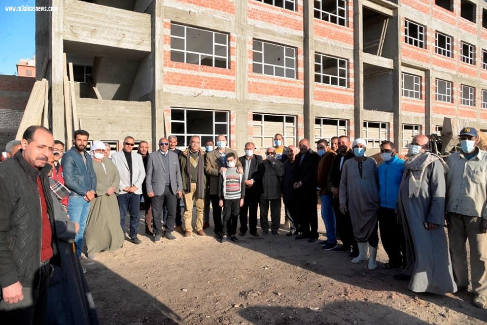 خلال جولة ميدانية .. محافظ أسيوط يتفقد أعمال إنشاء مدرسة 30 يونيو الرسمية بحي غرب