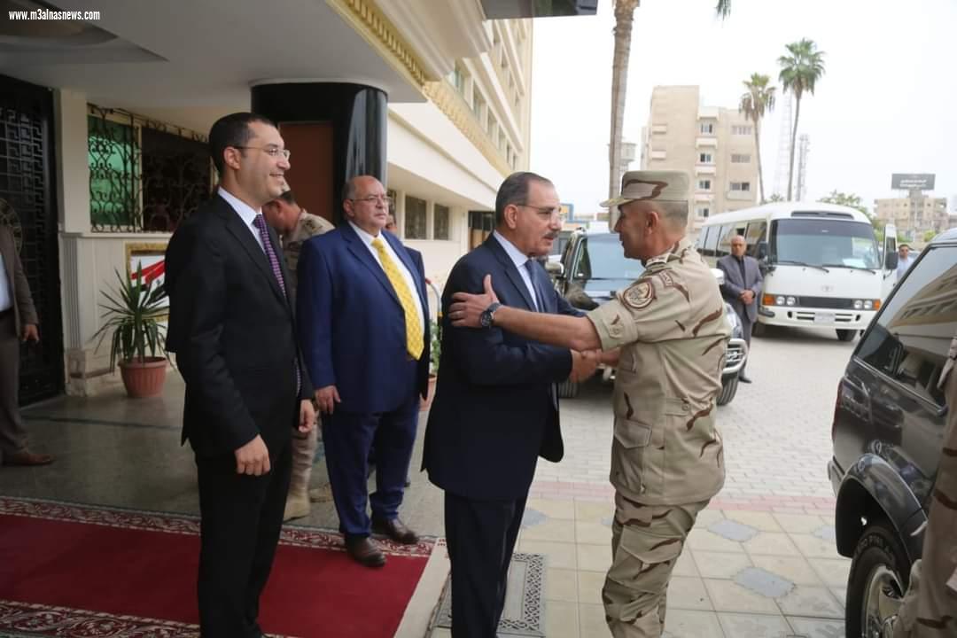 محافظ كفر الشيخ وقائد قوات الدفاع الشعبي والعسكري يشهدان فعاليات التدريب العملي المشترك ضد الازمات