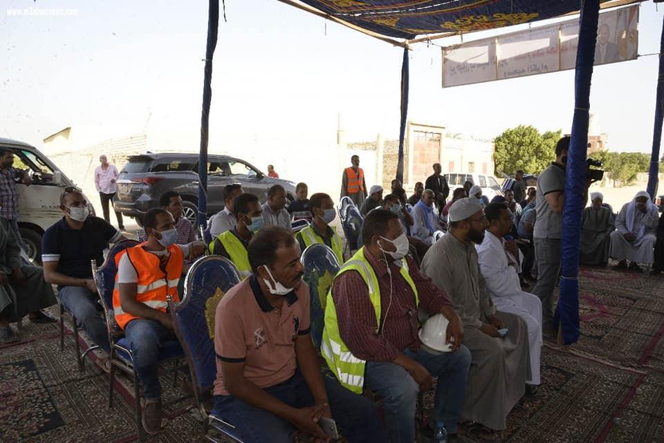 محافظ أسيوط يشهد اللقاء الجماهيري بقرية دشلوط لشرح المشروعات الجاري تنفيذها ضمن المبادرة الرئاسية 