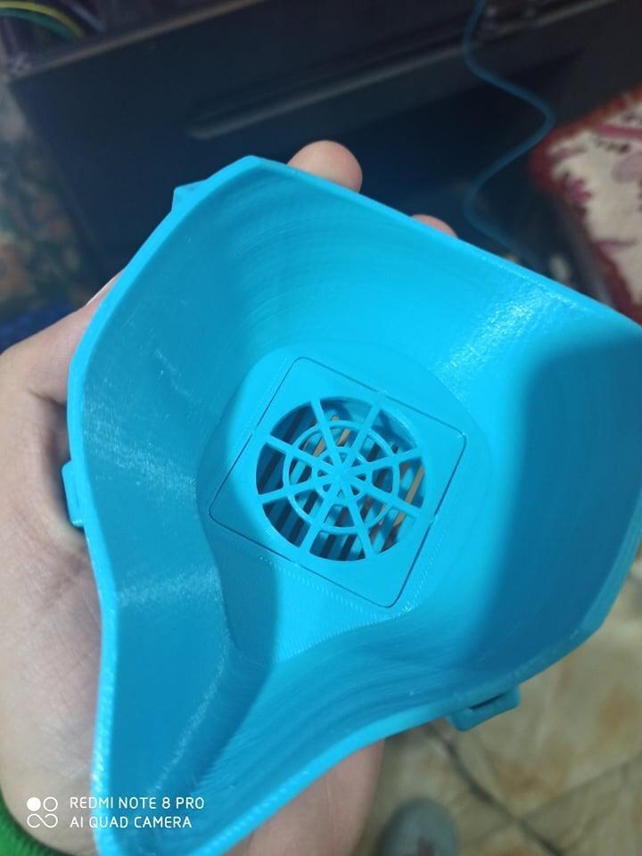 تصنيع كمامه على ماكينة طباعه ثلاثيه الأبعاد كتطبيق جديد لطلاب هندسه حلوان... تصميم شركه Prusa العالميه