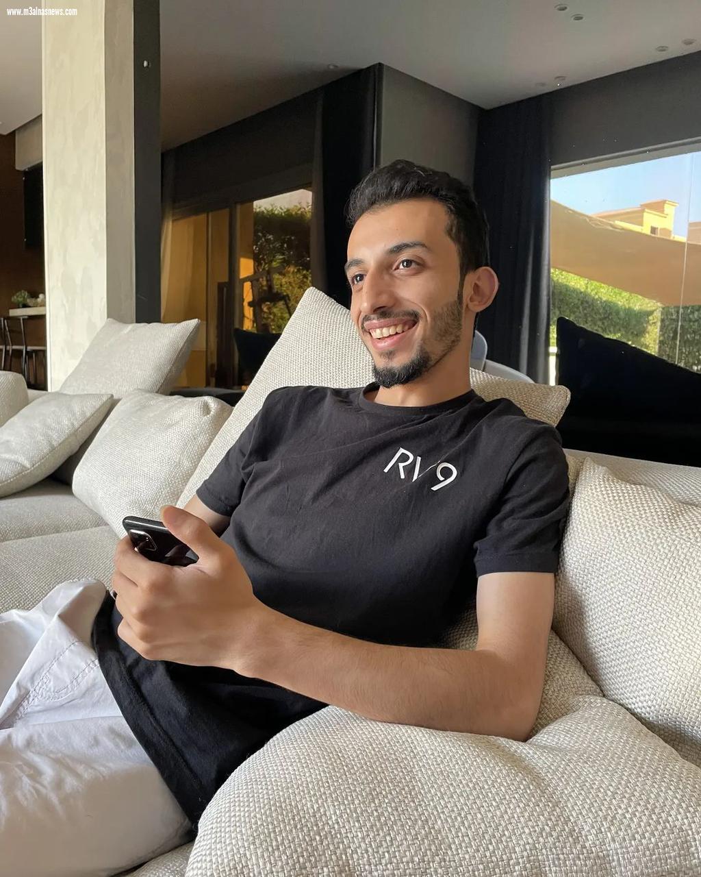 أنس عبدالقادر يطرح كليب ... أنت دنيا  قريباً ... أعرف الحكاية