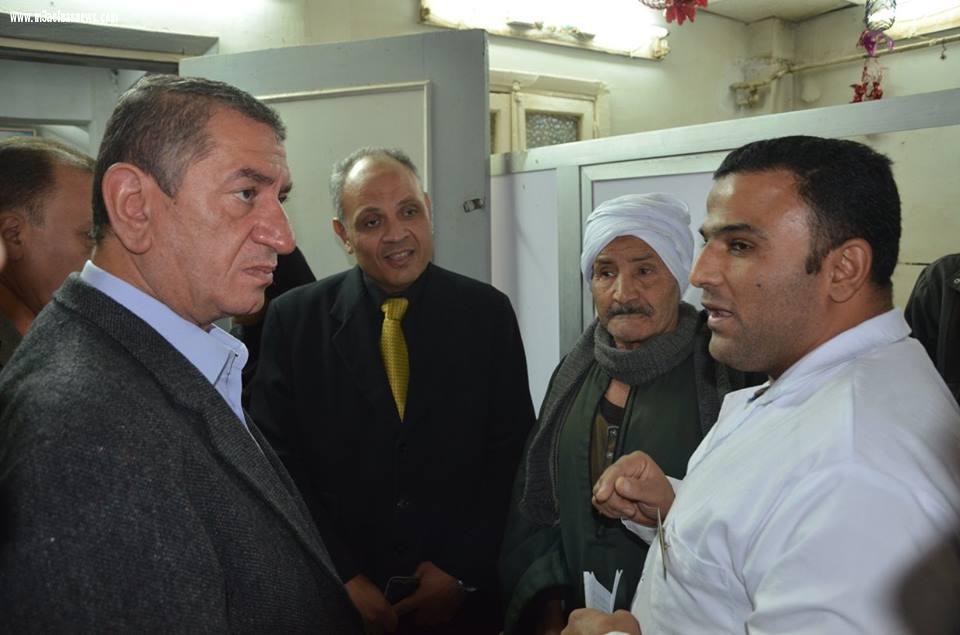محافظ كفر الشيخ يحيل 11 من العاملين بالتأمين الصحى للتحقيق لتغيبهم عن العمل