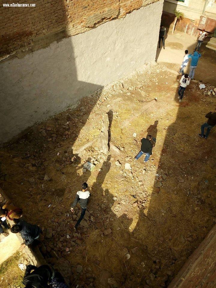 أولياء أمور يتسلقون أسوار المدارس بكفر الشيخ لـ