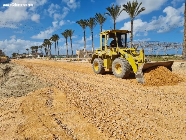 محافظ كفرالشيخ يتابع أعمال الرصف بشاطئ النرجس بمصيف بلطيم 