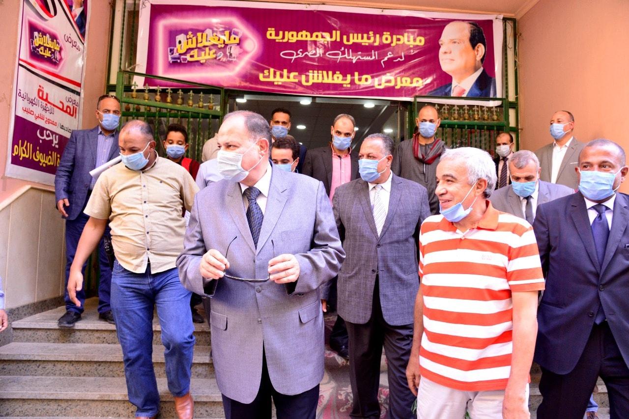 محافظ أسيوط يفتتح معرض 