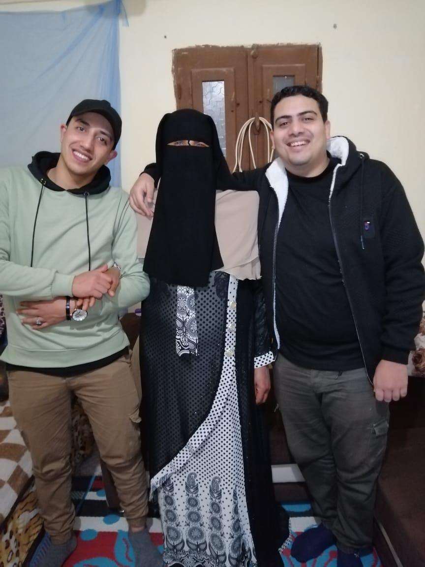 سعيدة رزق.. الأم المثالية على مستوى الجمهورية ربيت أولادى من كشك سمك وعالجت زوجى المريض قبل وفاته بالفشل الكلوى