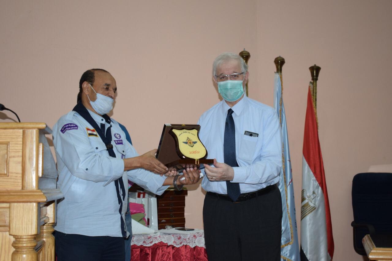 الجامعة المصرية الروسية تكرم المُحاضرين والفائزين في الملتقى الكشفـي عن بعد