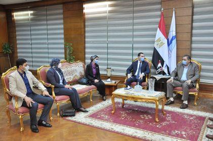  عبدالرازق دسوقي.. يستقبل نائب المحافظ ووفد متدربي البرنامج الرئاسي للتنفيذيين