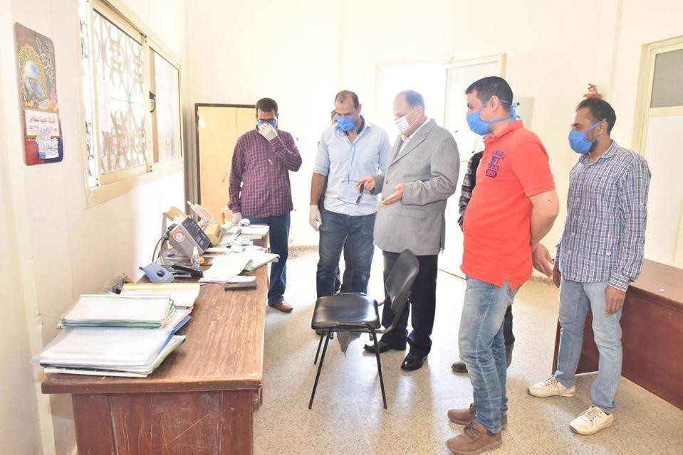 محافظ أسيوط يتفقد صوامع عرب العوامر لمتابعة توريد محصول القمح