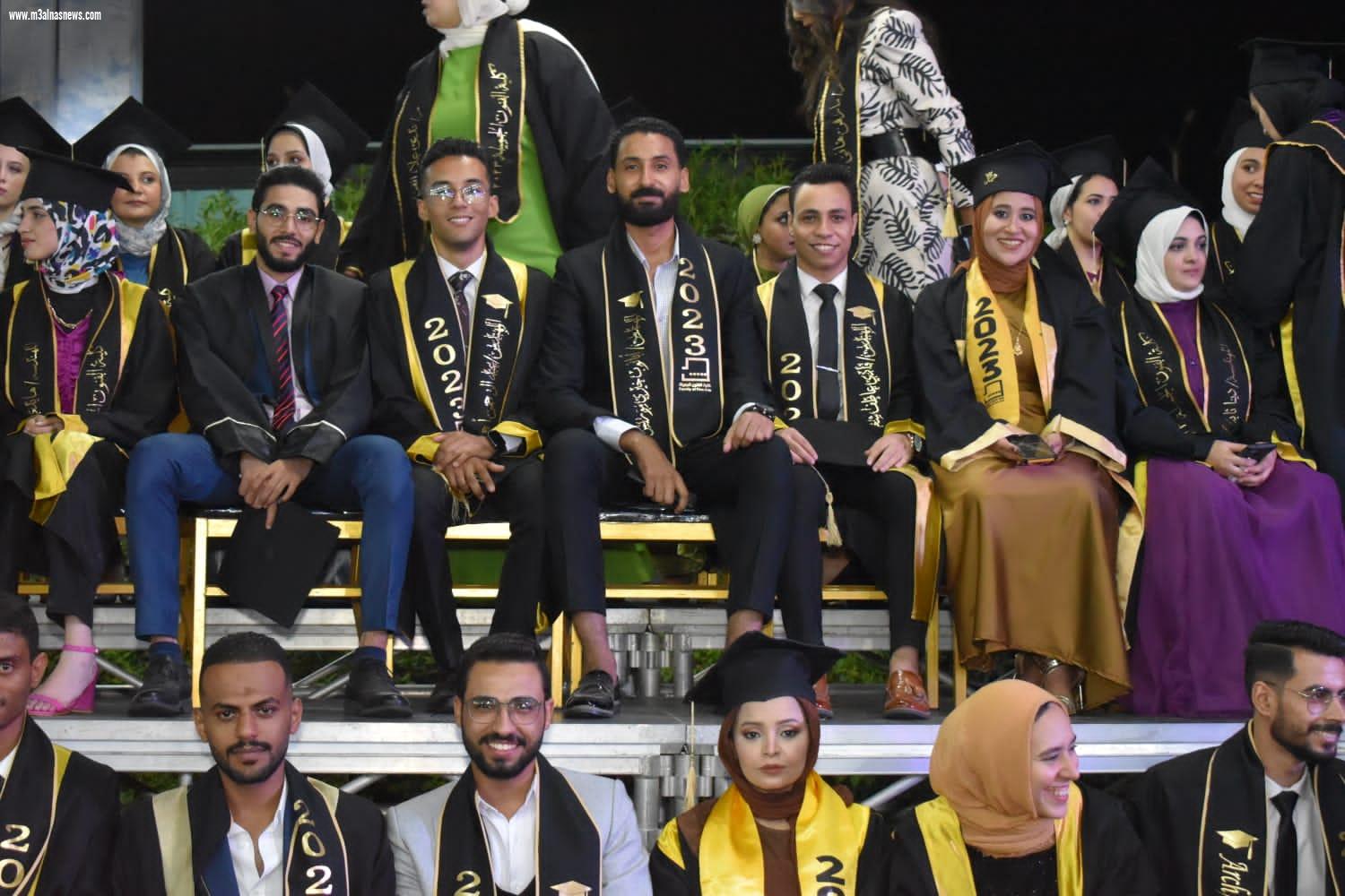  نقيب مهندسي أسيوط ونائب رئيس جامعه لشؤون التعليم والطلاب يشارك في حفل خريجي الفنون الجميلة