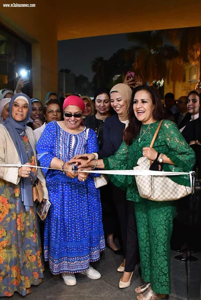 صالون بينيلوا للفنون يتبني الفن الأكثر جماهيرية ليعالج مشاكل مجتمعية