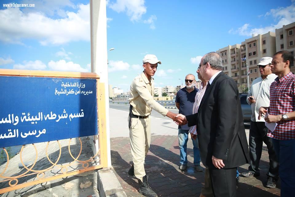 محافظ كفرالشيخ يشدد برفع الإشغالات بسوق بلطيم ومواطن: 