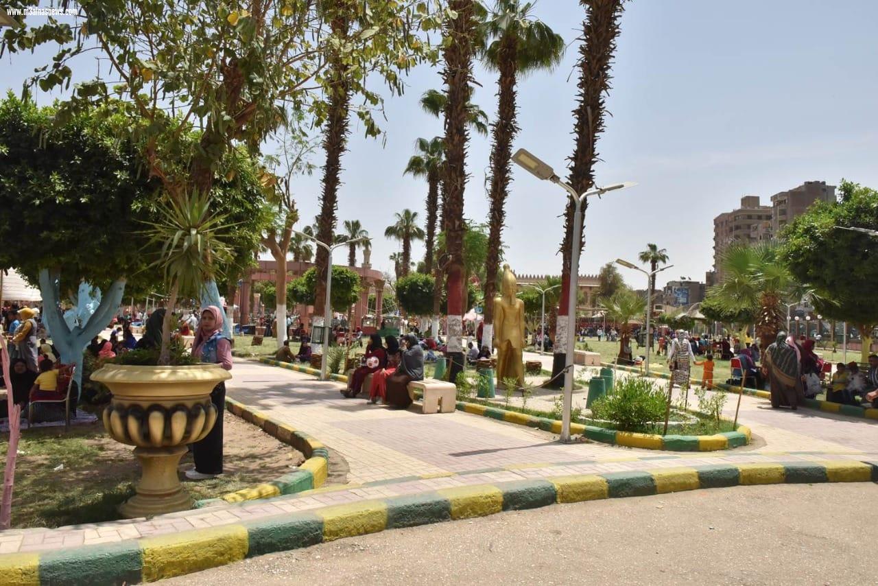 محافظ أسيوط : توافد المواطنين على الحدائق والمتنزهات والعبارات النيلية فى ثانى ايام عيد الفطر وحملات نظافة مكثفة بالمراكز والاحياء