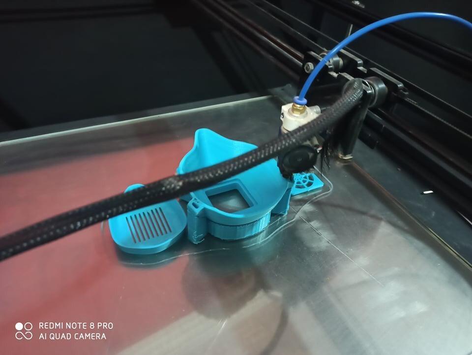 تصنيع كمامه على ماكينة طباعه ثلاثيه الأبعاد كتطبيق جديد لطلاب هندسه حلوان... تصميم شركه Prusa العالميه