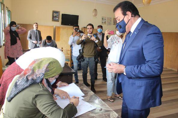 وزير التعليم العالي والبحث العلمي يدلي بصوته في انتخابات مجلس النواب