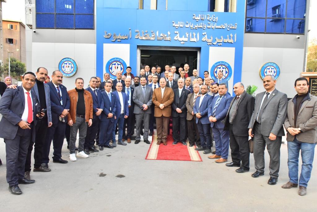 نائب وزير المالية ومحافظ أسيوط يفتتحان أعمال تطوير ورفع كفاءة مبنى المديرية المالية