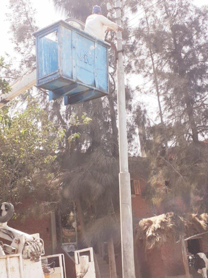 رؤساء المراكز والمدن يشرفون على حملات النظافة لرفع المخلفات وتحسين كفاءة الإنارة