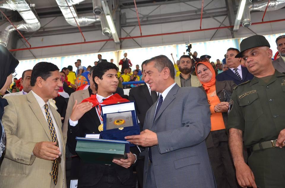 محافظ كفرالشيخ يكرم المتميزين دولياً من أبناء المحافظة ويشهد تقييم العروض الرياضية بمدارس التربية والتعليم