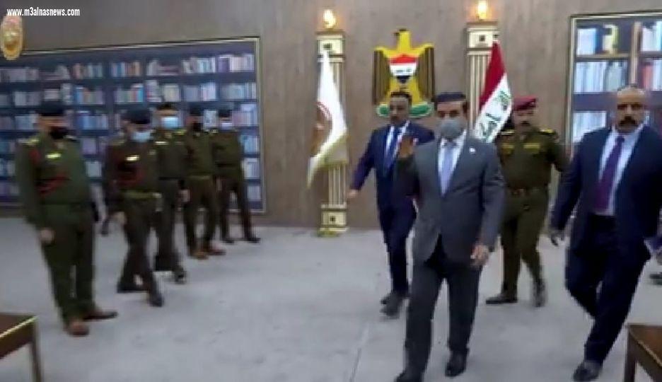وزير الدفاع العراقي يستقبل عدداً من عائلات الشهداء والجرحى الأبطال