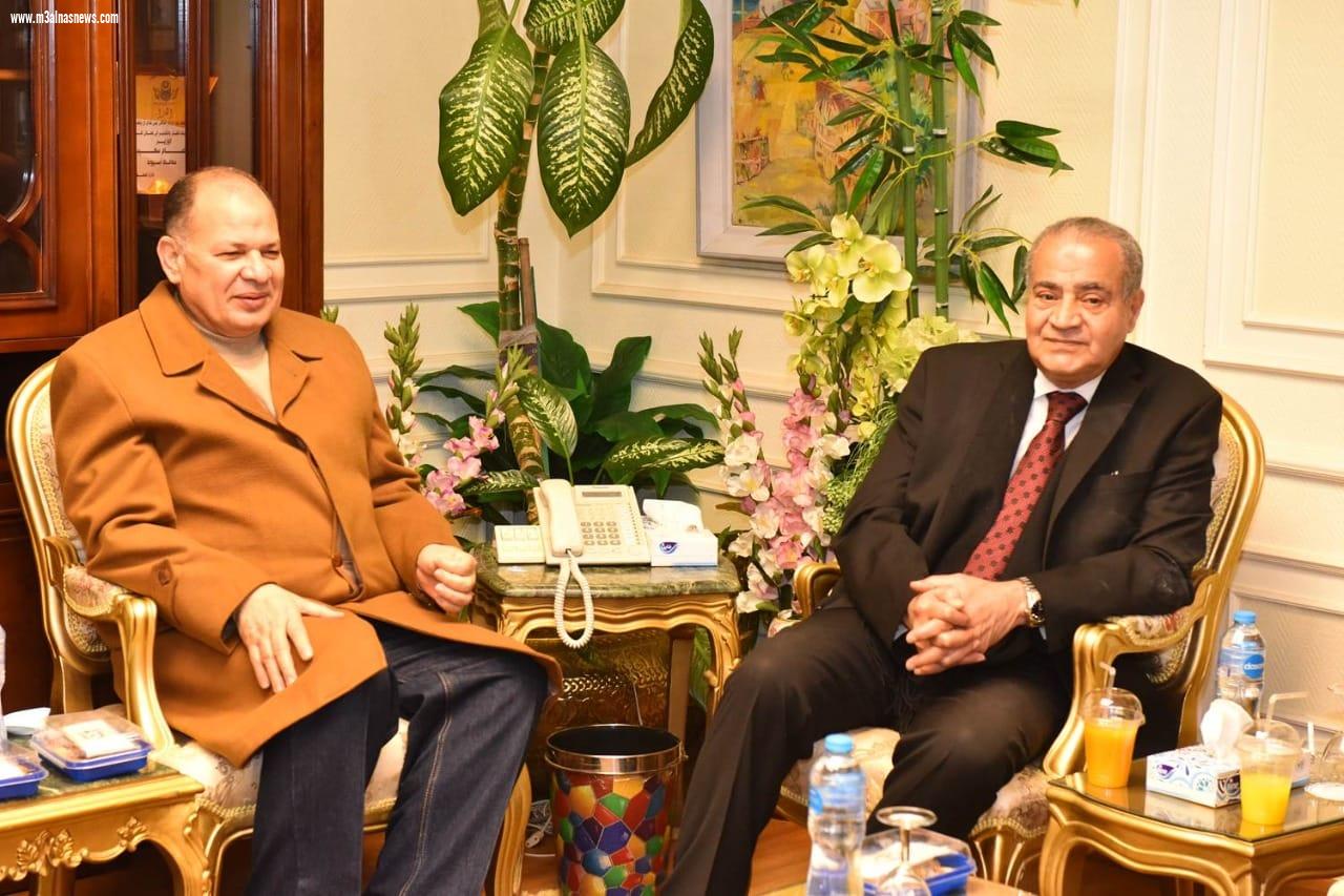 محافظ أسيوط يستقبل وزير التموين خلال زيارته للمحافظة لتفقد وافتتاح عدد من المشروعات والمنشآت التموينية