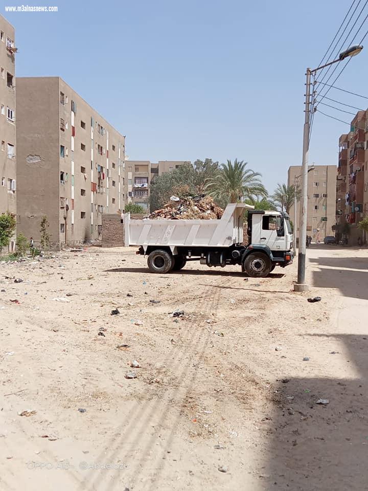 محافظ اسيوط : حملات نظافة مكبرة بمراكز الغنايم والبدارى وساحل سليم ومنفلوط لرفع المخلفات والقمامة من الشوارع والميادين