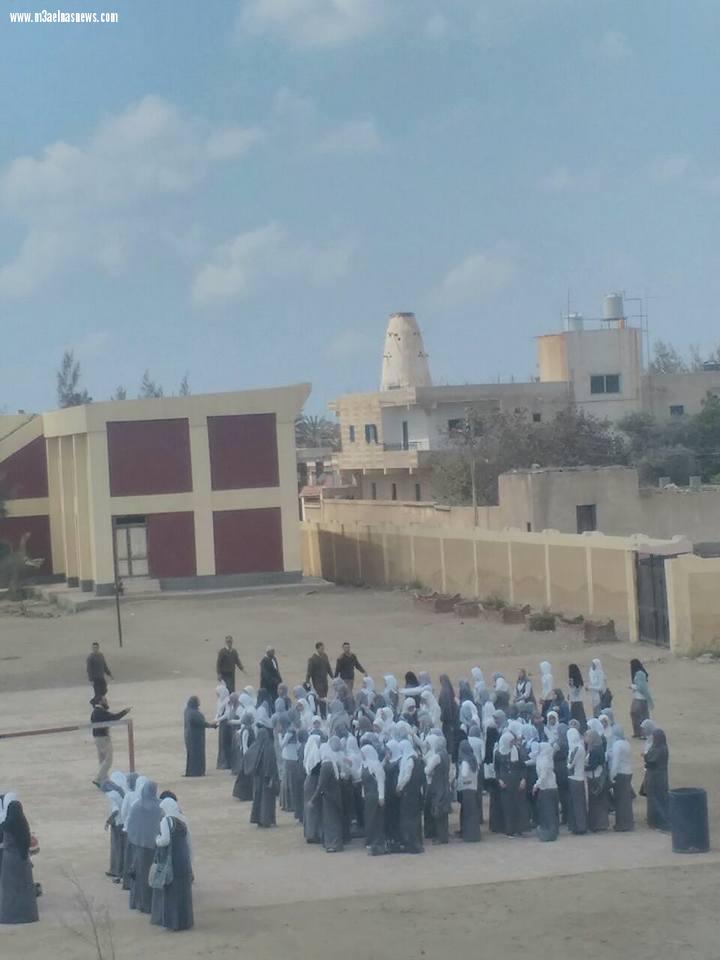 بالصور| أهالى تلميذ يقتحمون مدرسة بكفر الشيخ ويعتدون على معلم ويحطمون رأسه لأنه ضرب نجلهم