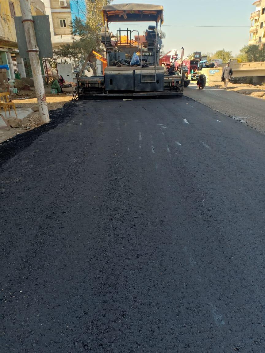 رصف عدد من الطرق ورفع المخلفات ورفع كفاءة الانارة بمدن كفر الشيخ 