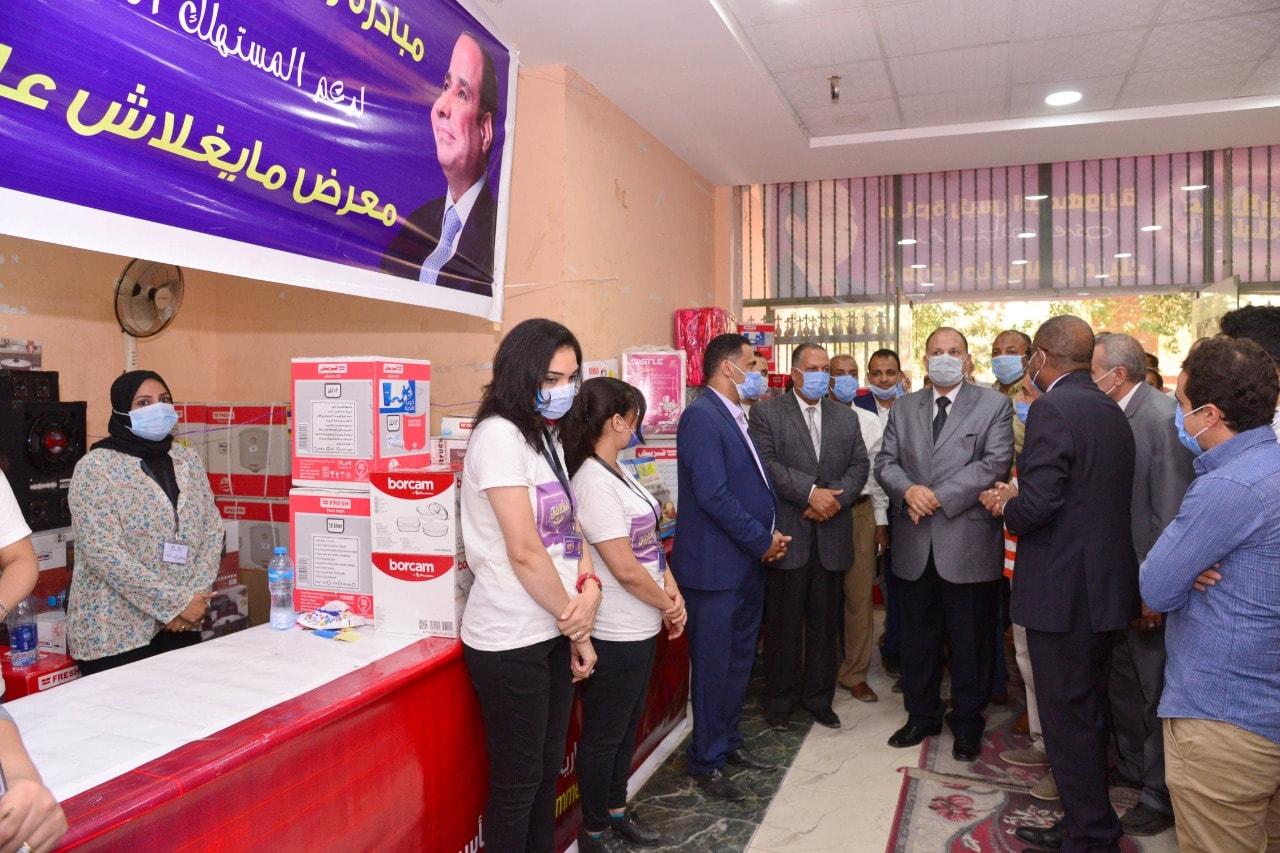 محافظ أسيوط يفتتح معرض 