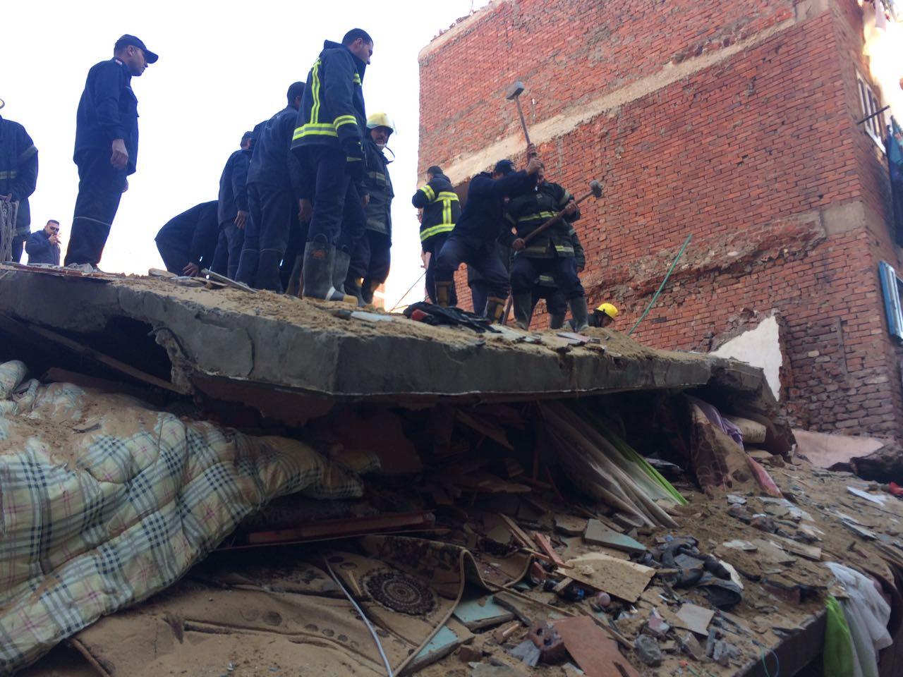 بعد انتشال جثة شاب وشقيقته.. ارتفاع ضحايا عقار عزبة الصفيح بالدقهلية لـ5 .. 