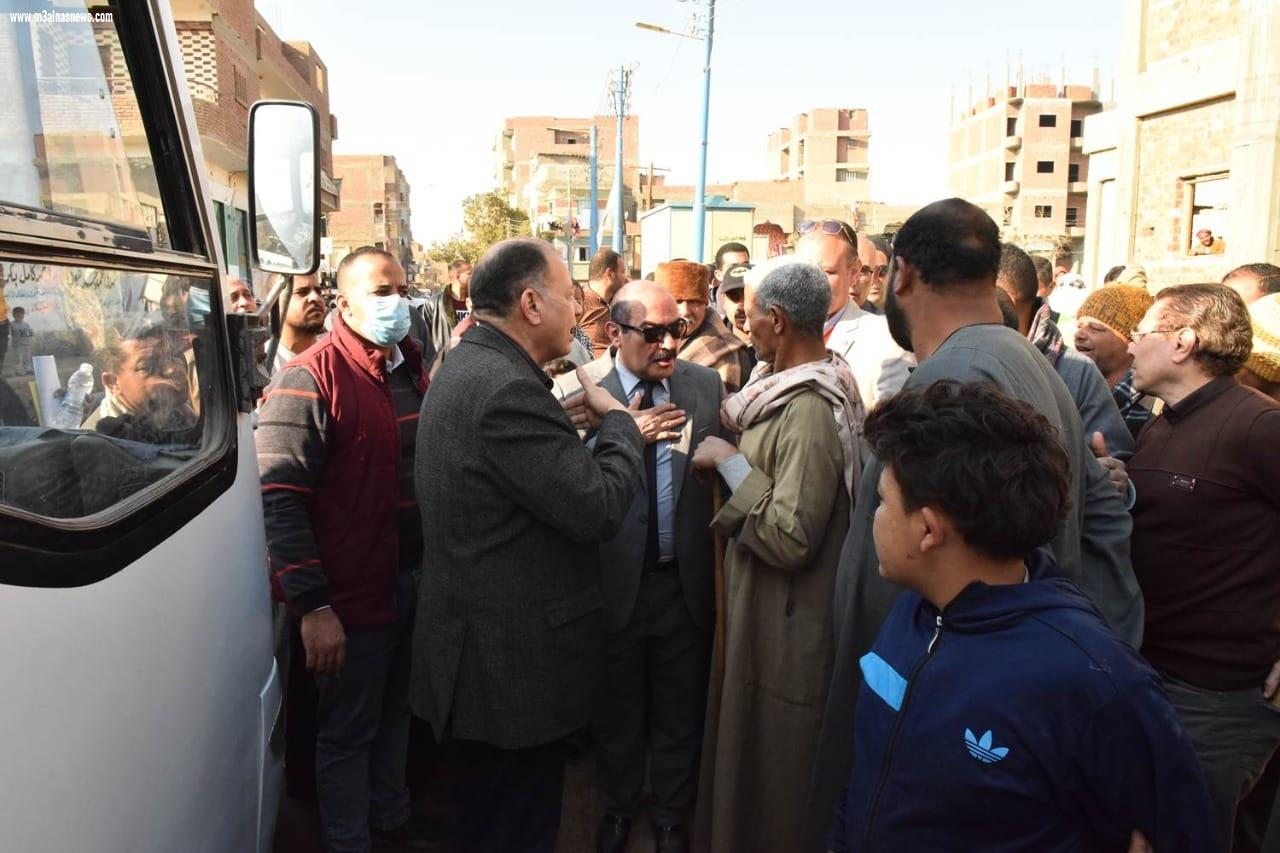 محافظ أسيوط ورئيس جهاز تعمير الوادي الجديد يتفقدان أعمال إنشاء مجمع خدمات المواطنين ومجمع الخدمات الزراعية بقرية صنبو بديروط ضمن مشروعات 