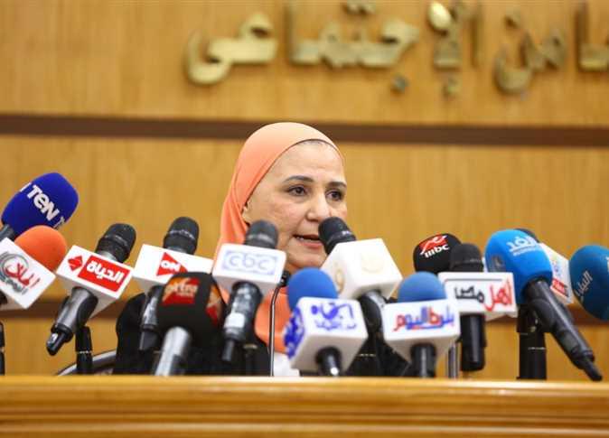 طلاب تطبيقية جامعة حلوان يطلقون عنان الابداع في تصميم واجهات معمارية بالزجاج