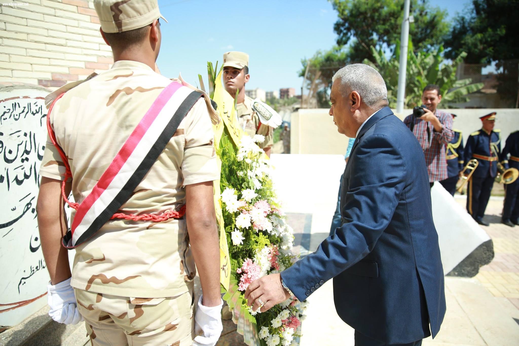 محافظ كفرالشيخ يضع اكليل الزهور على قبر الجندى المجهول احتفالأً بالذكرى الـ 45 لإنتصارات السادس من أكتوبر