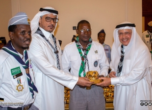 الطاسان والمرزوقي يكرمان القائد الكشفي العبدالكريم