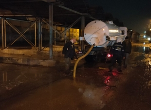 رفع مياه الأمطار بمدن وقرى كفر الشيخ والانتهاء من رفع 2400 طن قمامة ببلطيم ليلا