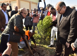 وزيرة البيئة ومحافظ أسيوط يشاركان في حملة تشجير ضمن مبادرة 100 مليون شجرة