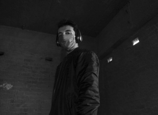 أنس عبدالقادر يطرح كليب ... أنت دنيا  قريباً ... أعرف الحكاية