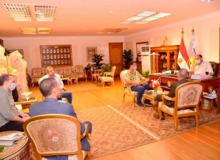 محافظ أسيوط يقرر تخفيض الحد الأدنى للقبول بالصف الأول الثانوى للمرة الثانية بمعدل درجتين ليصبح القبول بالثانوى العام 253 درجة بالمدارس ذات الكثافة المنخفضة 